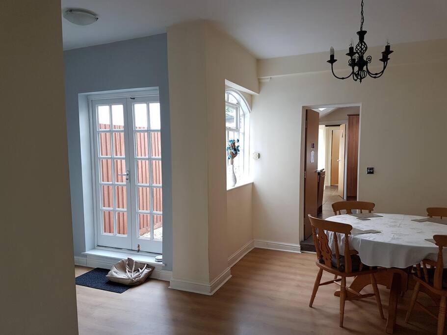 Stratford Centre, Ground Level, Parking Nearby Apartment Luaran gambar